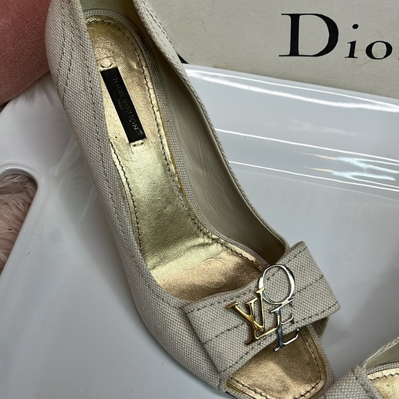LOUIS VUITTON LOVE PLATE PEEPTOE PUMPS - Picture 8 of 15